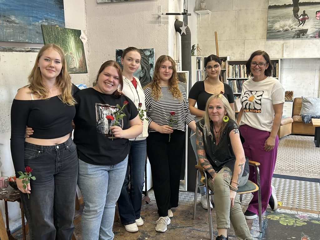 Kultur-und-Schule-Projekt im Schuljahr 2024/25: „Portraits – von abstrakt bis realistisch“ im Atelier von Claudia Cremer-Robelski