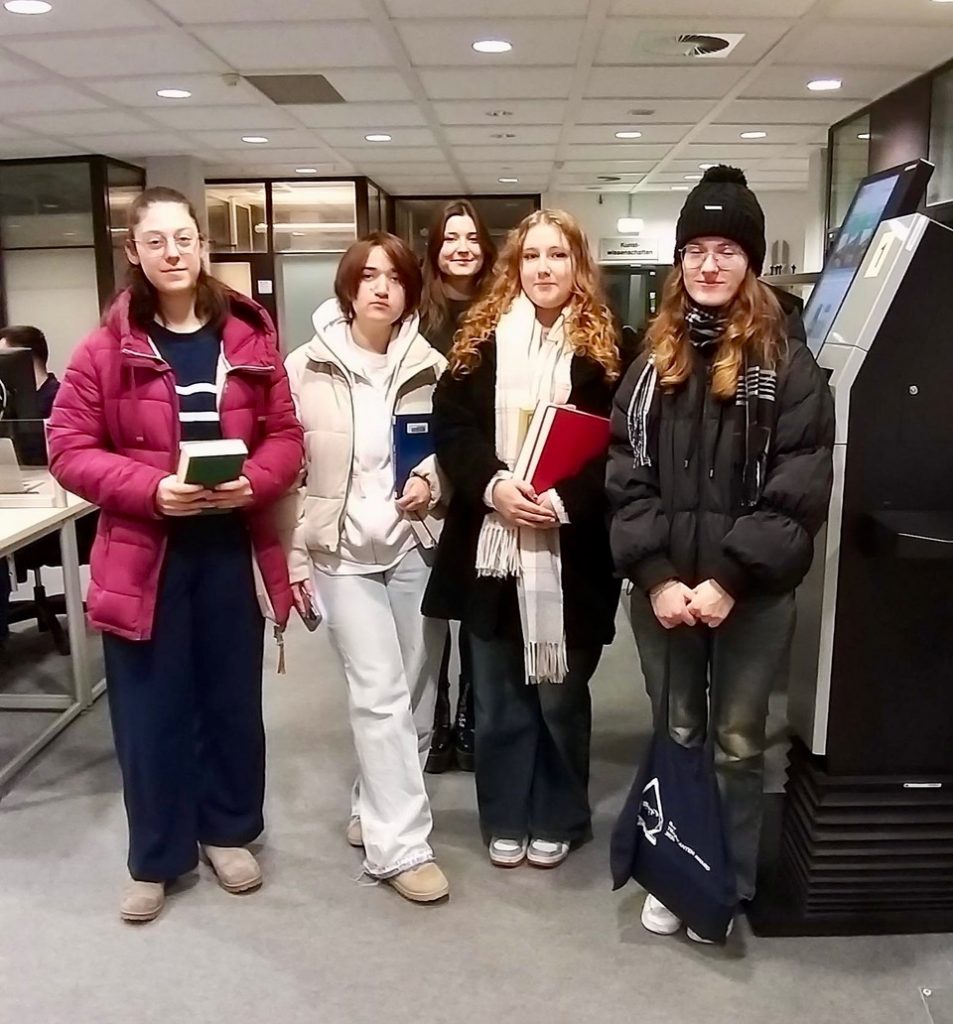 Besuch der Universitätsbibliothek Paderborn – Vorbereitung auf wissenschaftliches Arbeiten